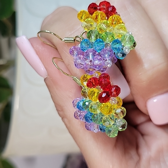 🔥LAST PAIR🔥 Beaded Rainbow Heart Drop Earrings - Picture 4 of 4